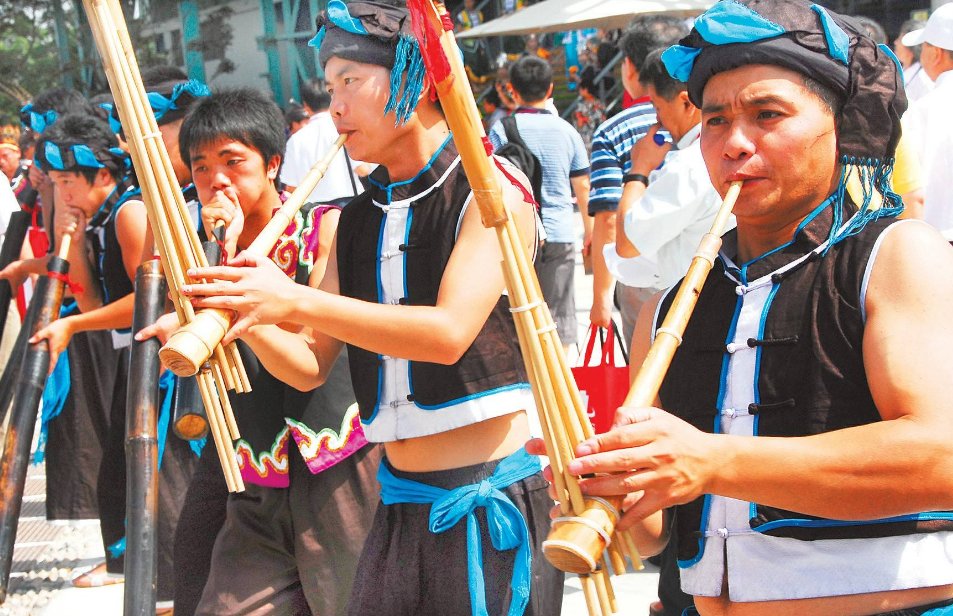 我国民族区域自治的核心问题是？