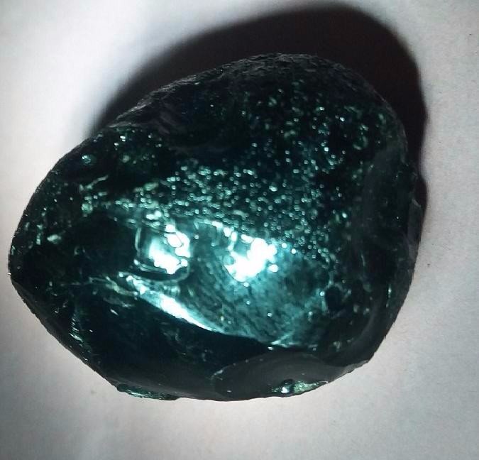 请大师们帮我看看这块是不是天然黑钻石原石图片！