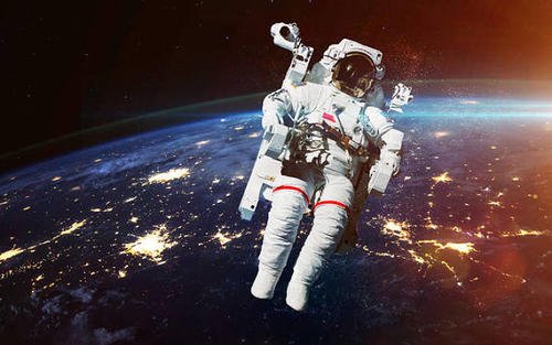 在我们的空间站,航天员太空边喝茶边工作,他们什么时候会启程回家?