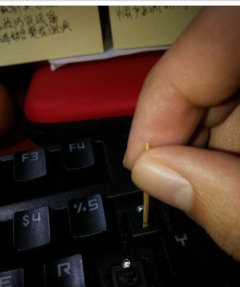 我的机械键盘按键偶尔失灵是因为什么?