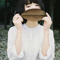 求一张人物的女生头像，小清新，带有温暖感觉，可以有阳光，唯美。反正就是这一类的。火速~