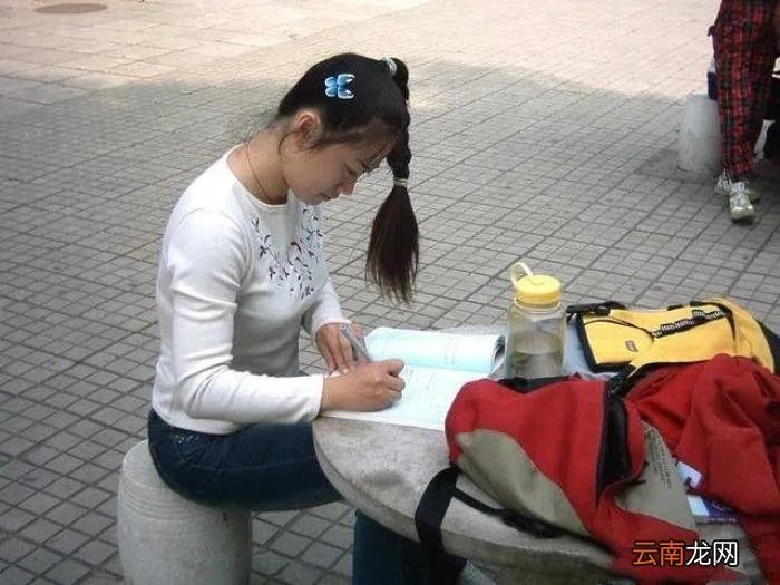 网红鼻祖芙蓉姐姐近况 芙蓉姐姐以前的照片