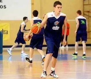 阿德里亚·加索尔的介绍