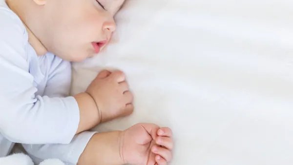 五个月宝宝吐奶发烧怎么办