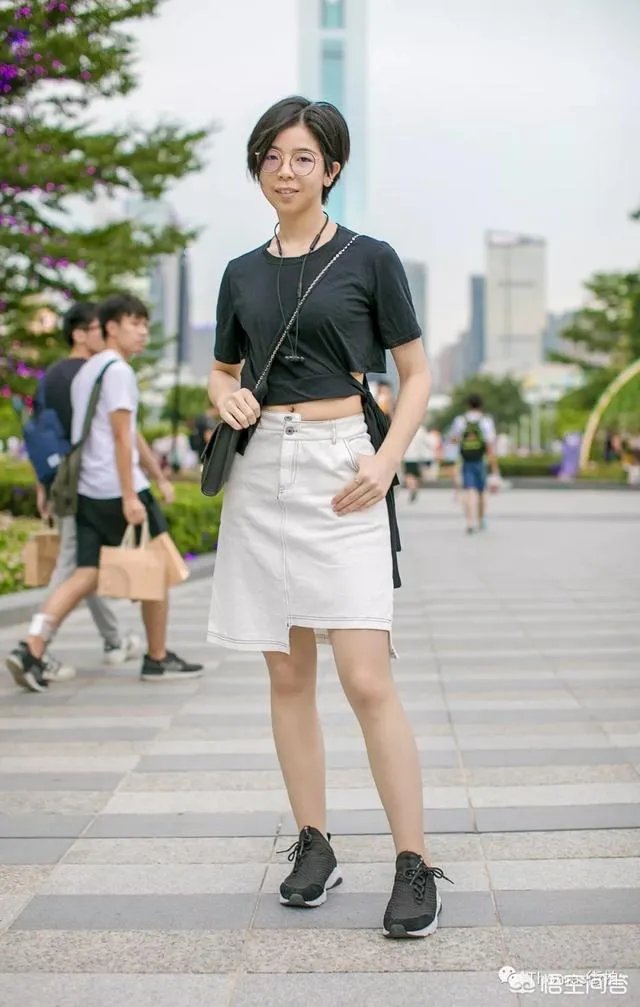 裙裤搭配什么上衣好看,女生裙裤穿搭图片?