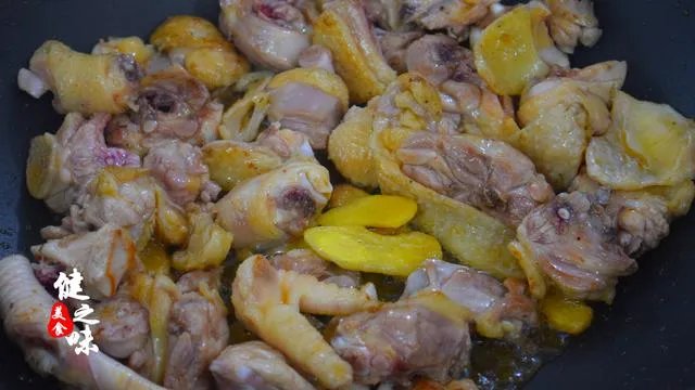 怎么做香菇木耳炒鸡肉?