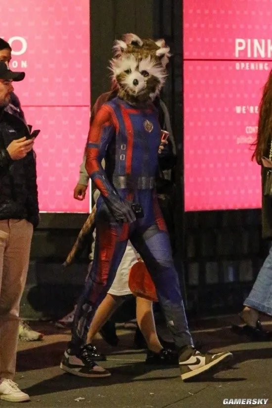 布莱德利·库珀COS火箭浣熊 带儿女过万圣节