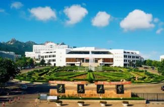 青岛大学回应保安殴打学生，这是怎么回事？