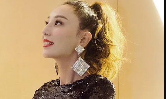 郑希怡和郑少秋是父女关系吗，两人真实关系揭秘