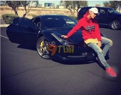 黄子韬大炫豪车 黄子韬爸爸上亿家庭背景介绍