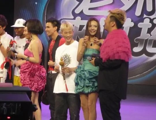 南贤俊快乐大本营场面火爆 亚洲舞王空降中国