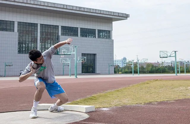 铅球场地标准尺寸 铅球比赛场地怎么画