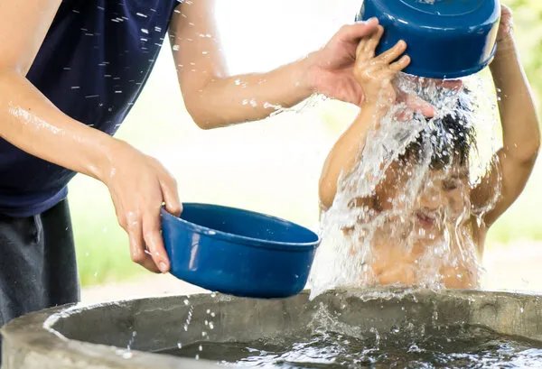 洗澡身上搓出的泥是什么