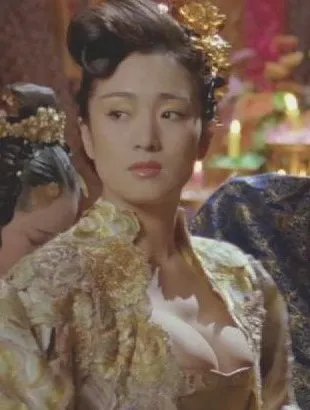 【图】巩俐胸围凸 大尺度身材诱人