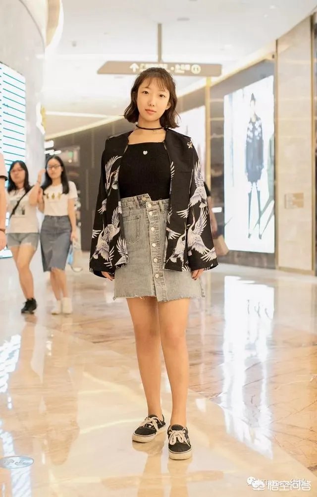 裙裤搭配什么上衣好看,女生裙裤穿搭图片?
