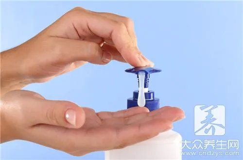 菊花散风清热，搭配雪梨可润燥！