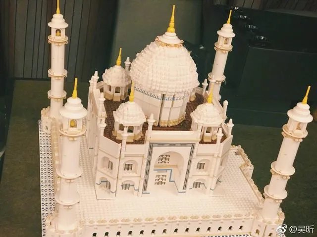 吴昕微博晒自拍并附文“拍出全智贤的感觉了吗”，你怎么看？