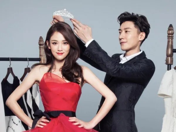 有哪些明星公布恋情的时候，微博崩了？