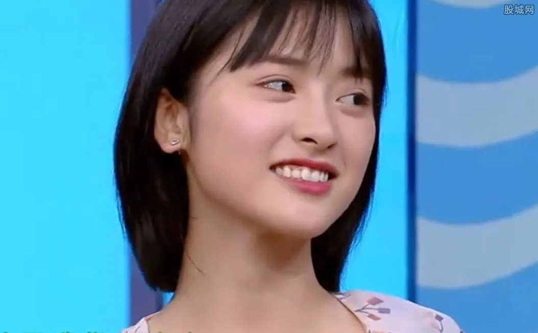 内地演员沈月是谁的女儿 沈月个人资料及出生家庭介绍