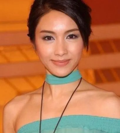 黎姿晒生日照感谢大家 45岁仍然拥有美丽容颜