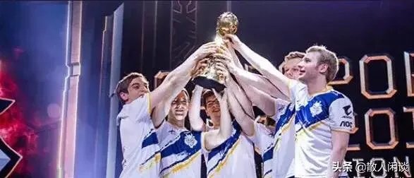 G2战队开通微博，RNG官博留言不忘旧仇引发热议，玩家：去年的耻辱今年来还，你怎么看？