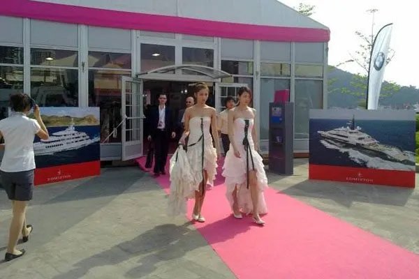 showgirl游艇门事件是什么 仿佛这是一种不正当的职业