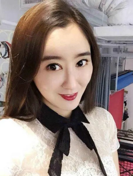 于汉超的老婆邱笑寒干什么的 盘点中国国脚太太团都是干什么的