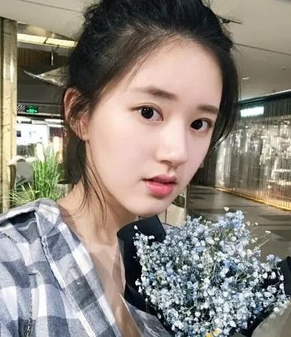 赵露思八卦与个人资料:当年好多人看上赵露思