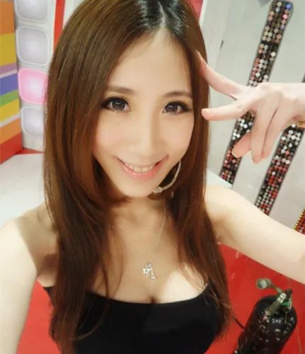 台湾瑶瑶黄乔歆胸围傲人 勾阳光男回香闺