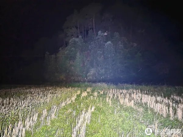 穿盔甲，入疆场，所向披靡。脱战袍，还本色，玉树临风。