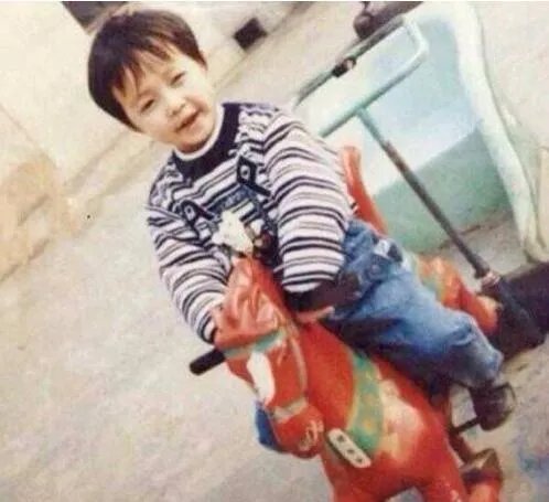 傻狍子鹿晗和张艺兴谁更萌呢 被曝二人在机场发火韩语辱骂