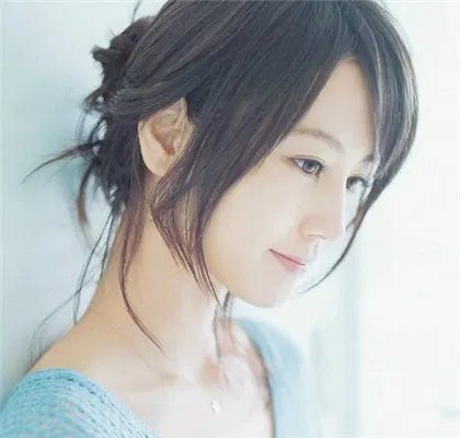 堀北真希真的下海了吗？ 乖乖女半裸展欲女诱惑