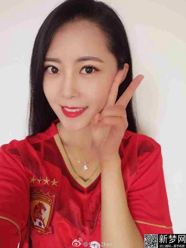 邹正女友是谁叫什么名字 邹正空姐女友大长腿嫩照明星范儿十足