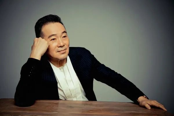 老戏骨直播卖货被质疑当场落泪