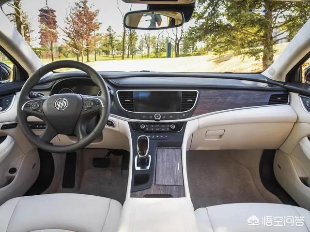 2013款的别克君越内饰,你认为放到如今属于什么档次?