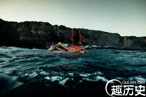 美女火山口冲浪 场面惊心动魄可能瞬间身亡