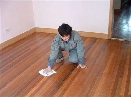 地板湿潮怎么办 五大妙招轻松应对地板潮湿问题