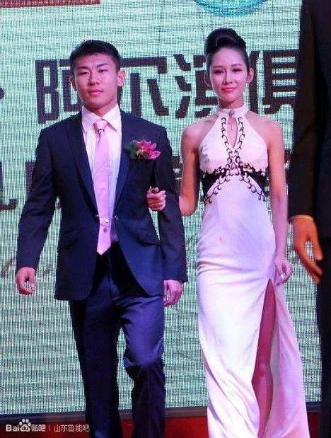 于汉超的老婆邱笑寒干什么的 盘点中国国脚太太团都是干什么的