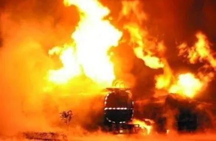 阿富汗油罐车爆炸后带来了什么后果？