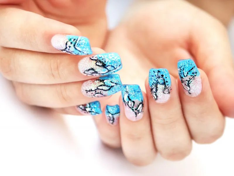 指甲出现凹陷是怎么回事