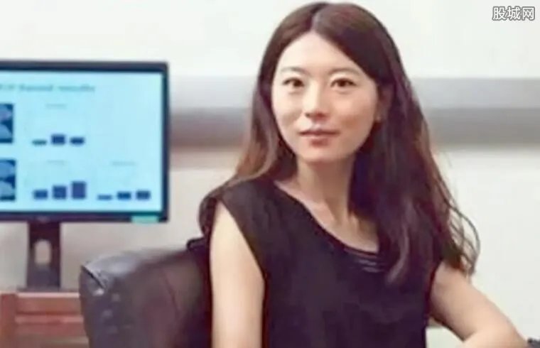 何碧玉为什么被终身禁止回国 现在的情况怎么样改国籍了吗