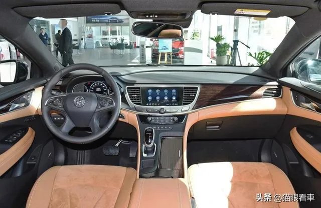 2013款的别克君越内饰,你认为放到如今属于什么档次?