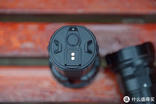 穿盔甲，入疆场，所向披靡。脱战袍，还本色，玉树临风。