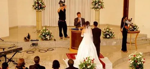 婚庆主持人需要什么条件 怎样做一名合格的婚庆主持人