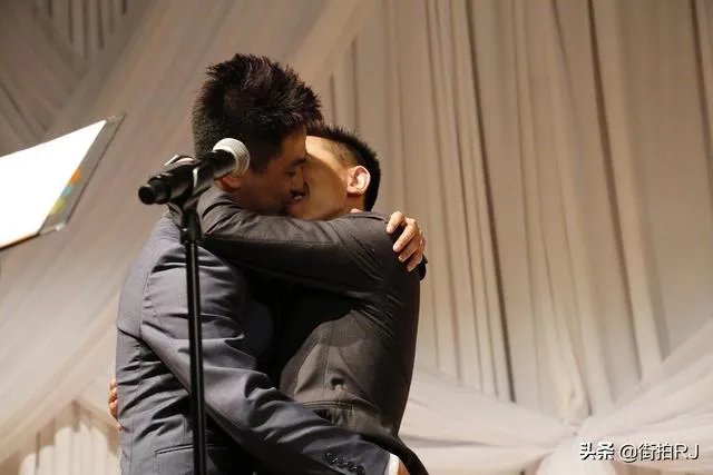 “错了性别不错爱”,你对这句话是怎么理解的?