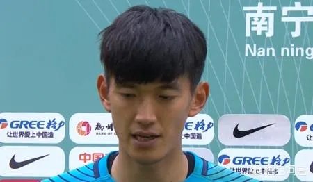 李毅微博发怒后，再发文“没有国家荣誉感就不配代表国家队出战”，你怎么看？