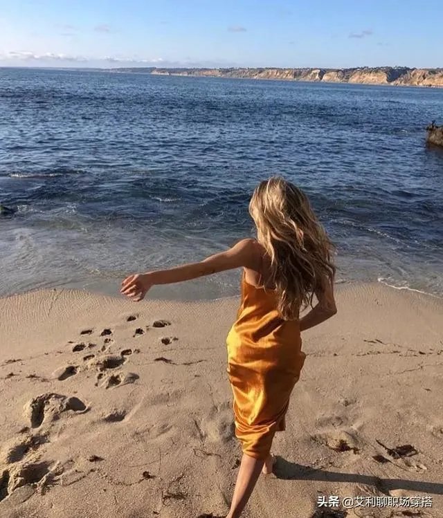“淡黄色的长裙，蓬松的头发”都有哪些时尚穿法？