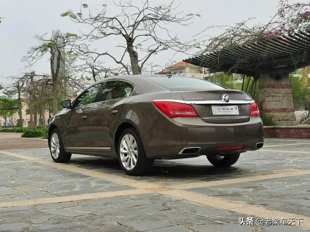 2013款的别克君越内饰,你认为放到如今属于什么档次?