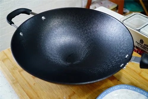 铁锅怎么保养不生锈不粘锅