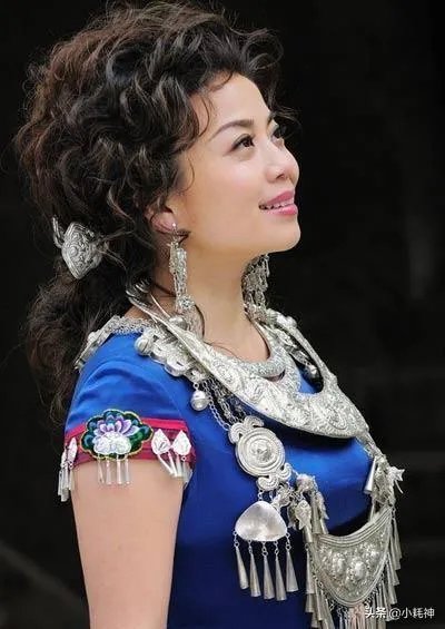 你们喜欢女歌唱家张也演唱的歌吗?为什么?